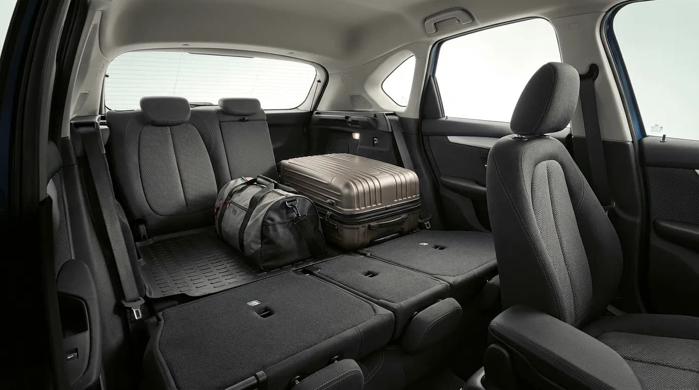 Intérieur modulable du coffre du BMW 216d Active Tourer avec siège rabattu