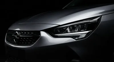 Phare LED et calandre de la nouvelle Opel Corsa, design moderne.