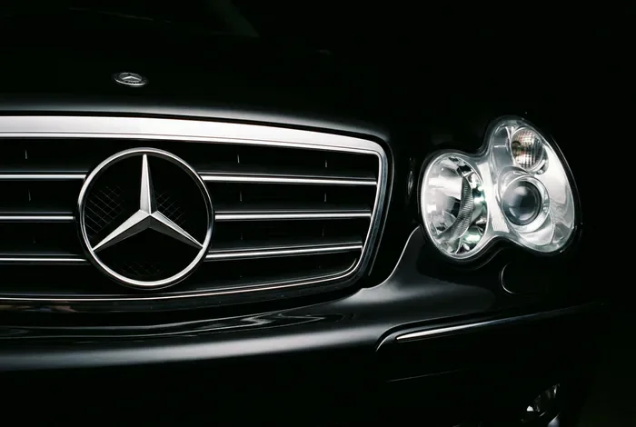 Détail de la calandre d'une Mercedes C 270 CDI