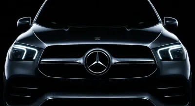 Gros plan sur la calandre emblématique de la Mercedes GLE 43 AMG