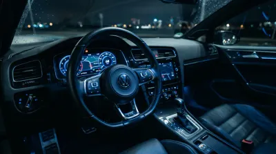 Gros plan sur la commande du régulateur de vitesse d'une voiture