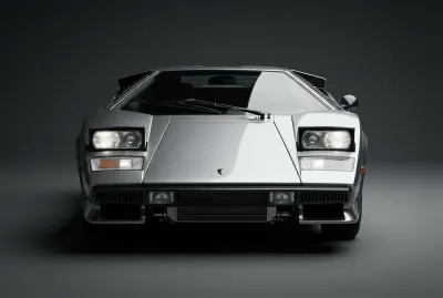 Gros plan iconique sur le design des phares escamotables d'une voiture ancienne