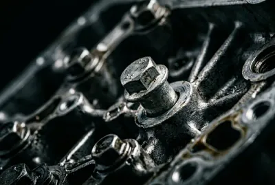 Gros plan technique sur des composants mécaniques de moteur Citroën