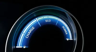 Indicateur de puissance hybride sur le tableau de bord Toyota Yaris